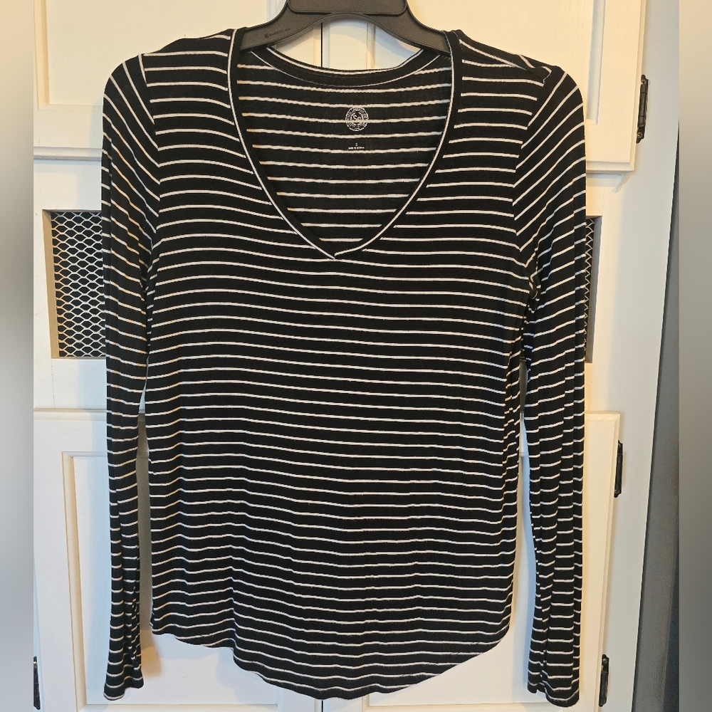 ⭐️SO Black and White Striped Long Sleeve V-Neck Top